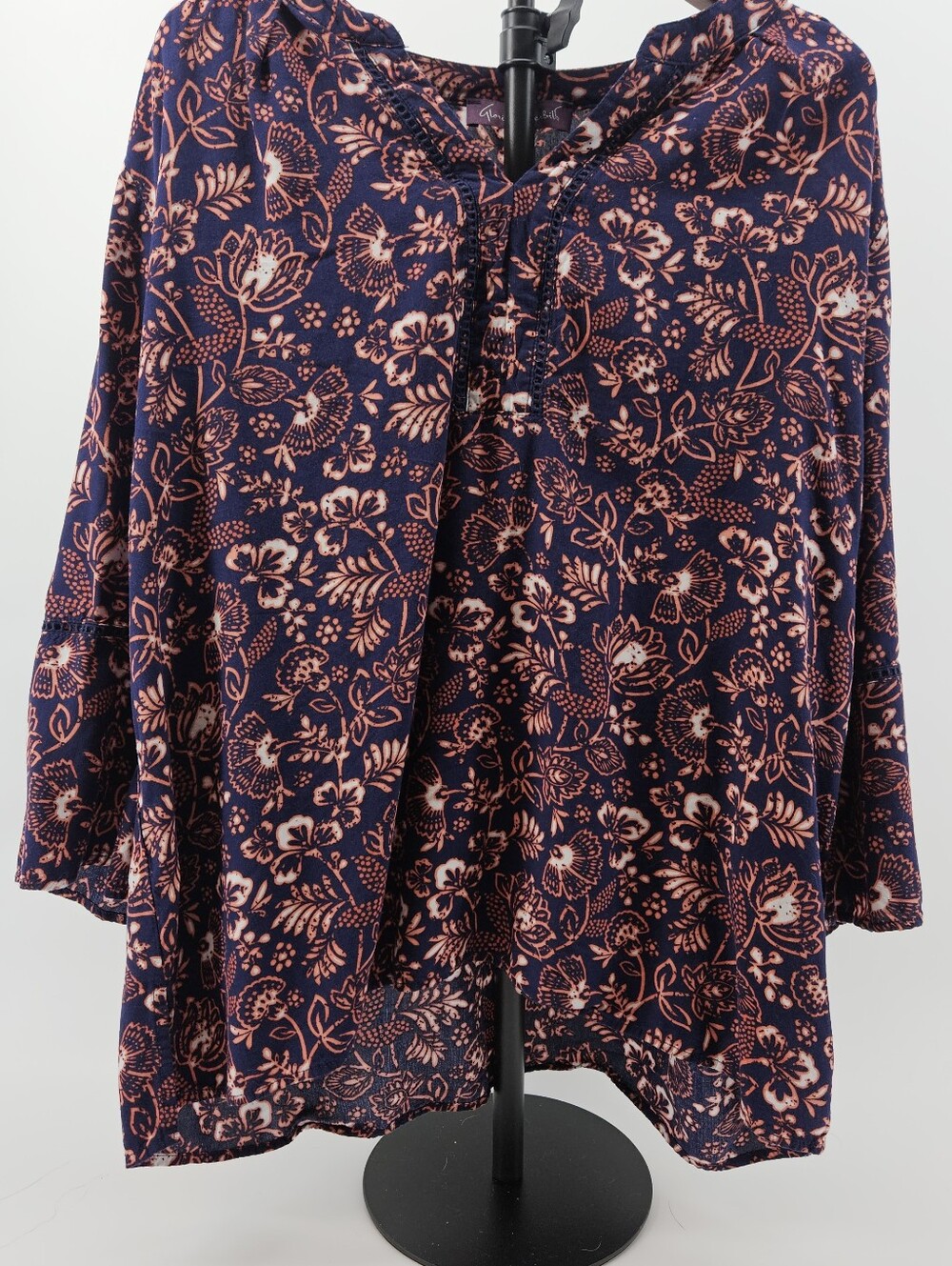 Beautiful Gloria Vanderbilt floral blouse in women’s size XXL